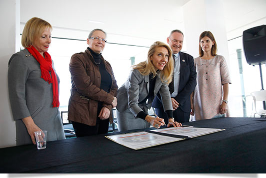 Signature de la charte LGBT+ de l'Autre Cercle 