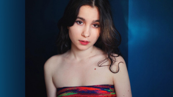 Nina Versyp, lauréate du concours Chantez 20 ans en 21