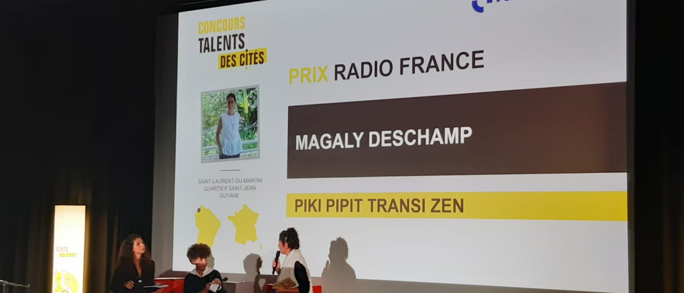 Remise du prix Radio France aux Talents des Cités par Laurence Bloch à Magaly Deschamp pour Piki Pipit Transi Zen