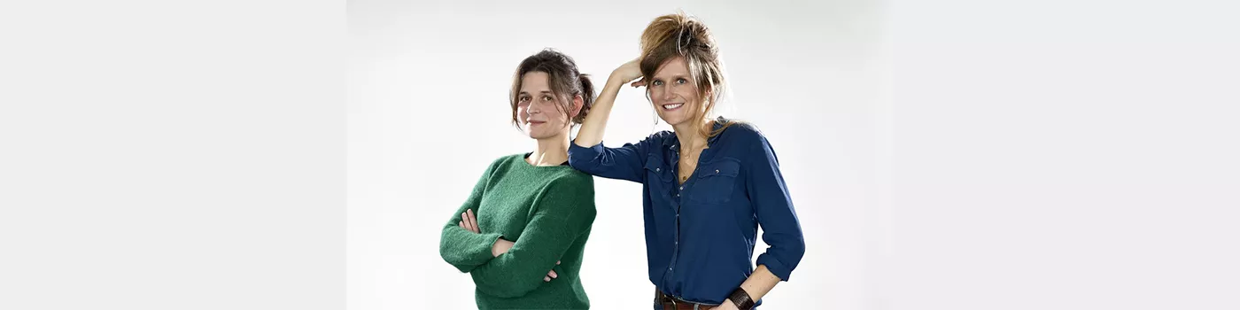 Julie Gacon et Mélanie Chalandon, productrice et productrice déléguée de Cultures Mondes, émission récompensée par le Grand Prix de la Presse Internationale 