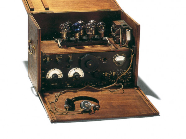 Appareil de transmission de télégraphie militaire, 1918, utilisé lors de la première liaison aéropostale Paris-Bordeaux en 1919