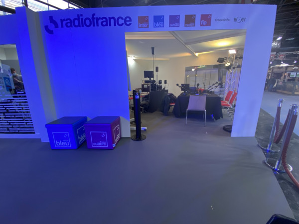 Installation du Studio Radio France au Salon de l'agriculture vendredi 25 février 2022