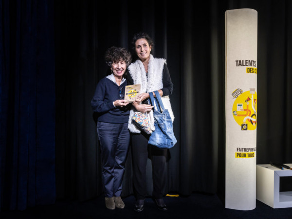 Prix Radio France au concours Talents des Cités 2022 remis par Laurence Bloch à Magaly Deschamp