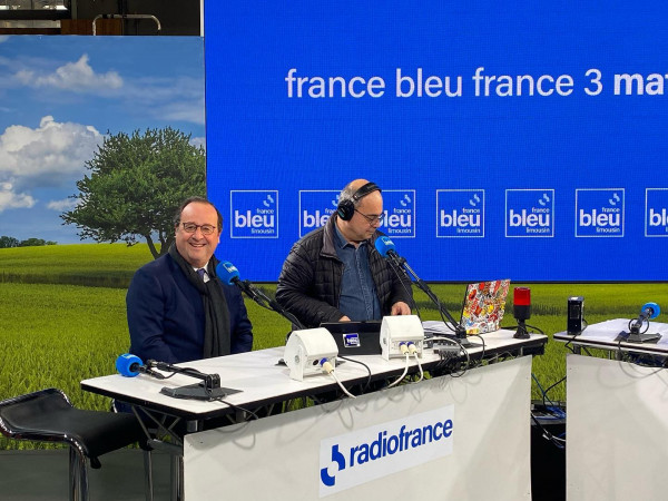 François Hollande, invité sur France Bleu Limousin pour la matinale filmée en direct du salon de l'agriculture