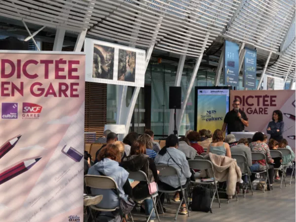 France Culture // La Dictée en Gare poursuit son tour de France 2026