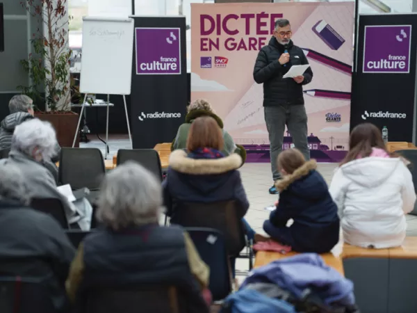 France Culture // La Dictée En Gare poursuit son Tour de France à Dieppe