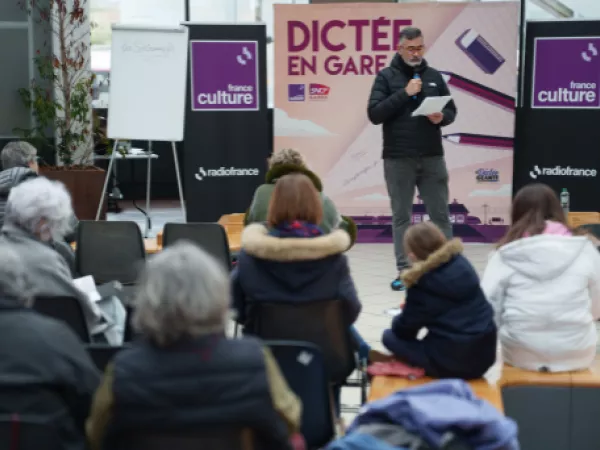 France Culture // La Dictée En Gare poursuit son Tour de France à Pau