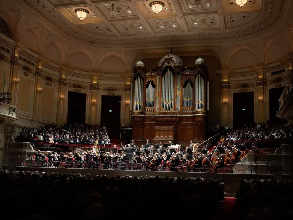 Jaap van Zweden en Europe pour sa première tournée en tant que directeur musical de l'Orchestre Philharmonique de Radio France