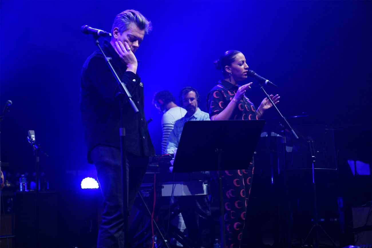 Benjamin Biolay et Saskia lors du Concert Hypernuit © Christophe Abramowitz/Radio France
