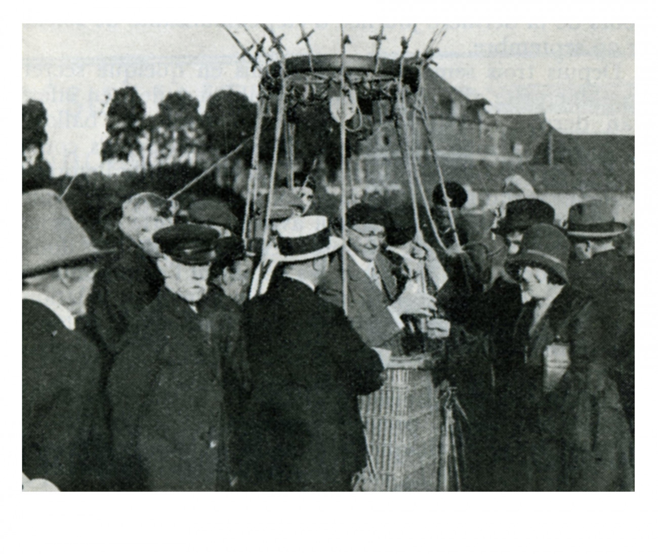 Départ de l’équipe de Radio PTT Nord en ballon pour Radio PTT Nord, 29 septembre 1929