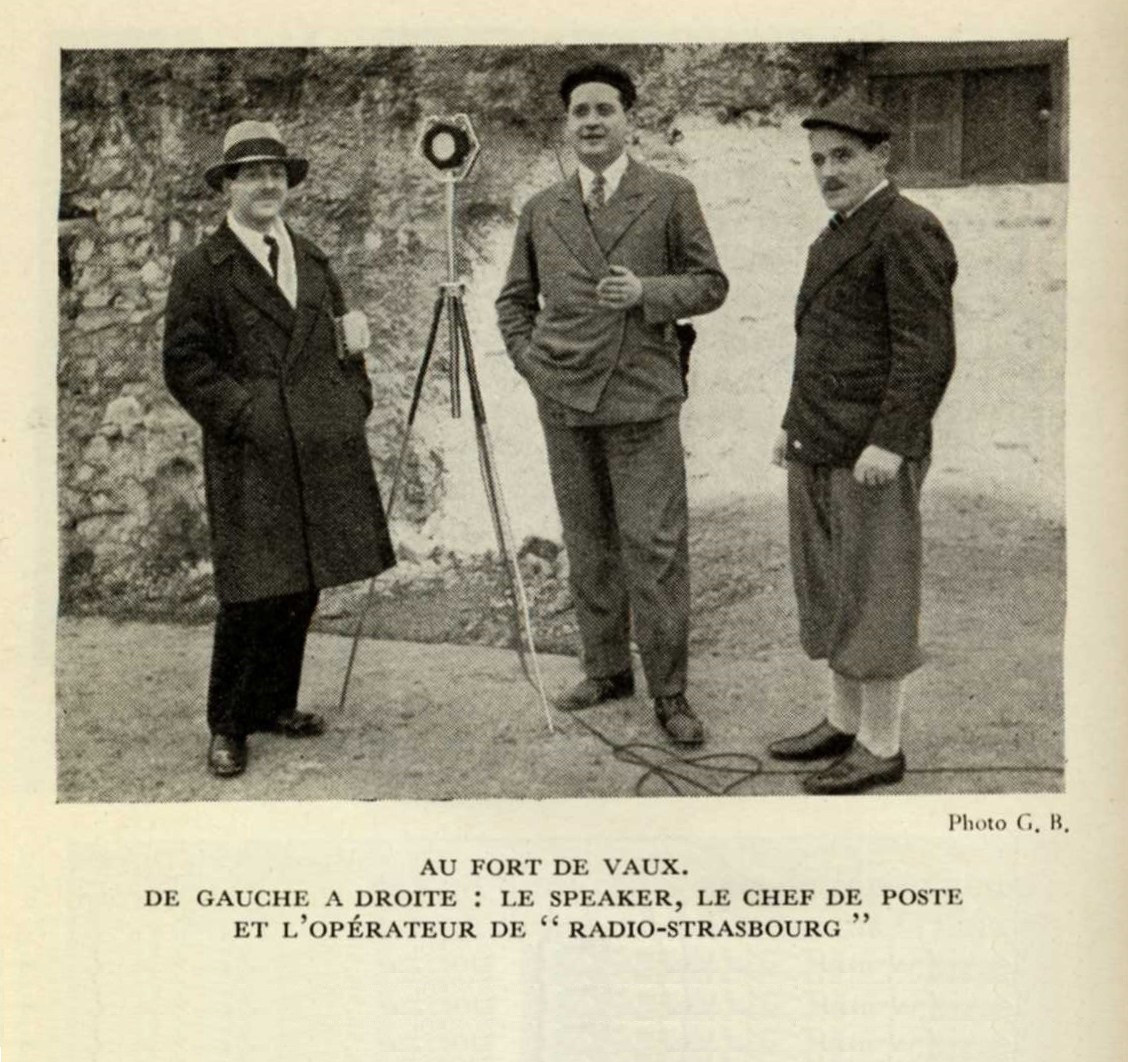 Fort de Vaux, de gauche à droite : le speaker, le chef de poste et l'opérateur de Radio-Strasbourg