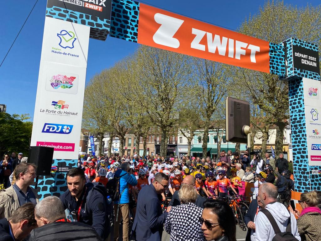 Départ du Paris-Roubaix féminin le samedi 16 avril 2022 à Denaim