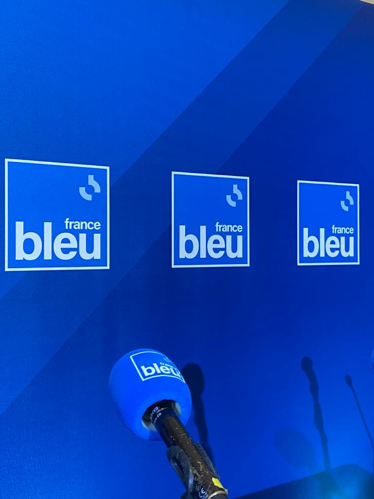 Réglage des lumières dans le studio France Bleu au studio Radio France au village de Saint-Malo