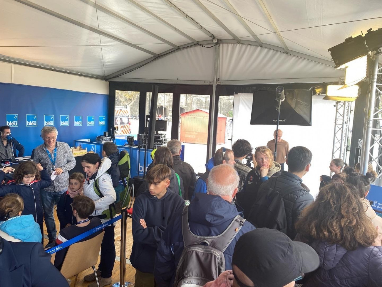 Émission de France Bleu en direct du Village de la Route du Rhum 2022 à Saint-Malo