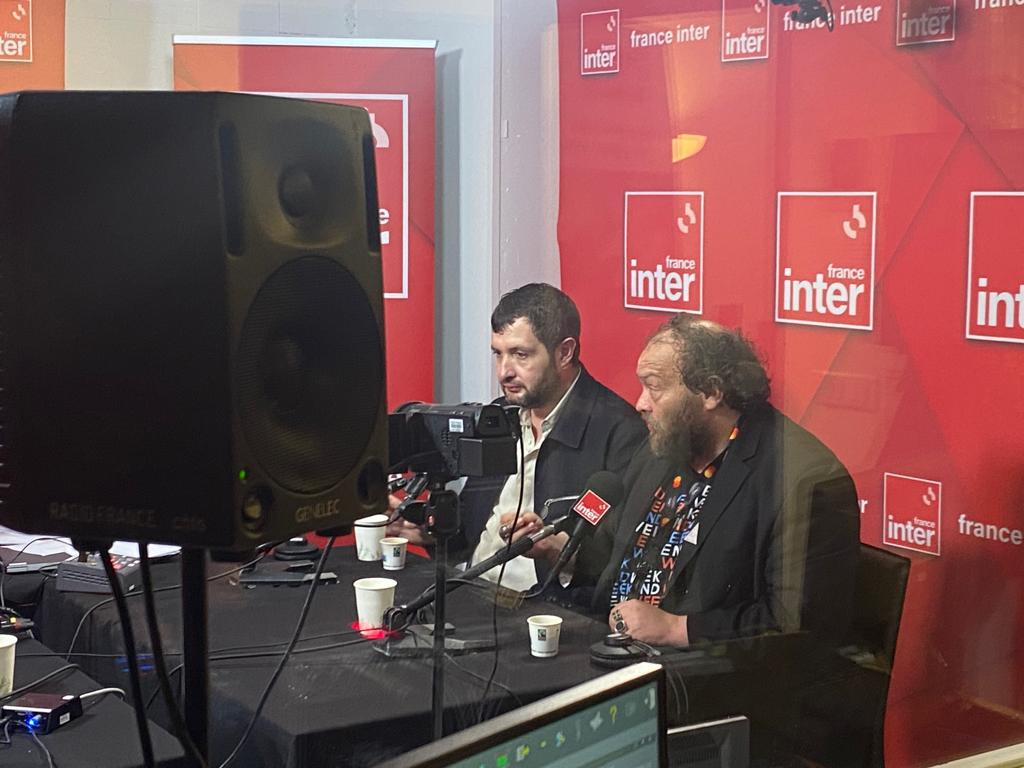 Karim Leklou et Stephan Castang, réalisateur du film "Vincent doit mourir"