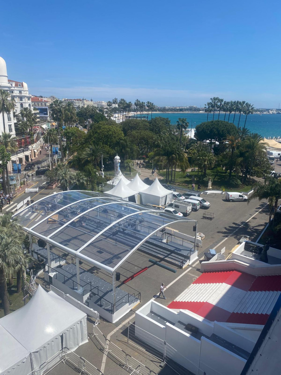 Derniers préparatifs avant le lancement de la 77e édition du Festival de Cannes