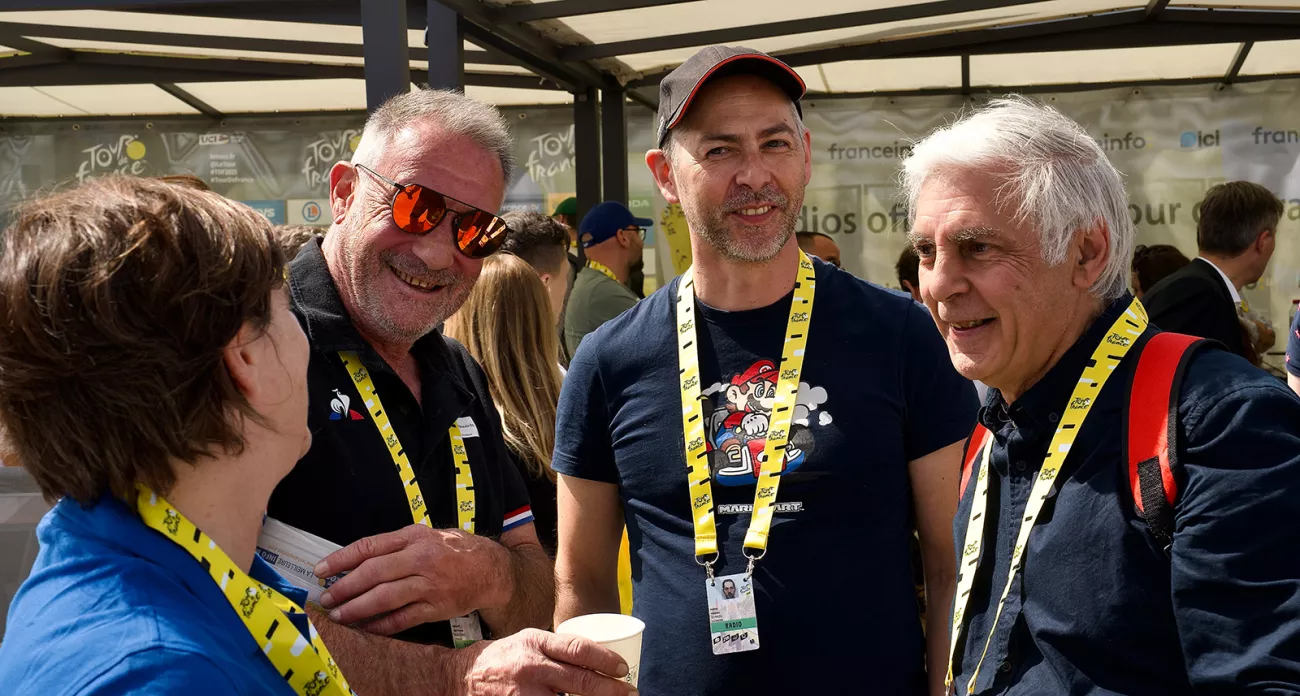 Les journalistes de franceinfo et ICI au Studio sur le Tour de France 2025