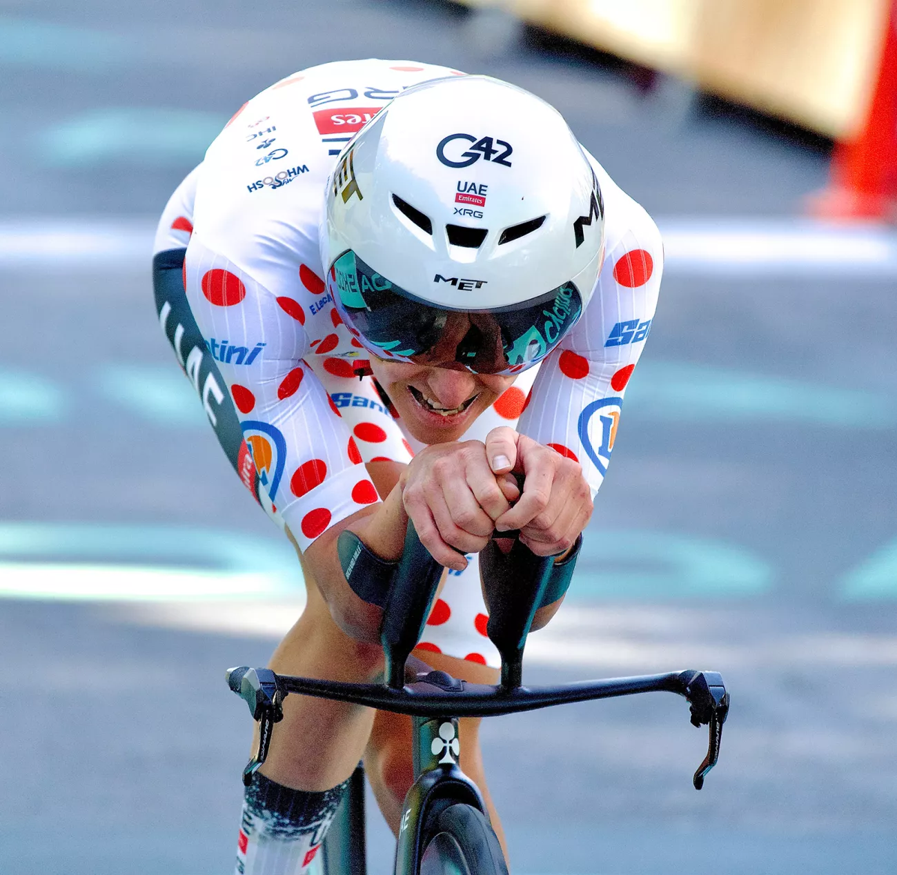 T. Pogacar au contre la montre à Caen - maillot à pois au Tour de France 2025