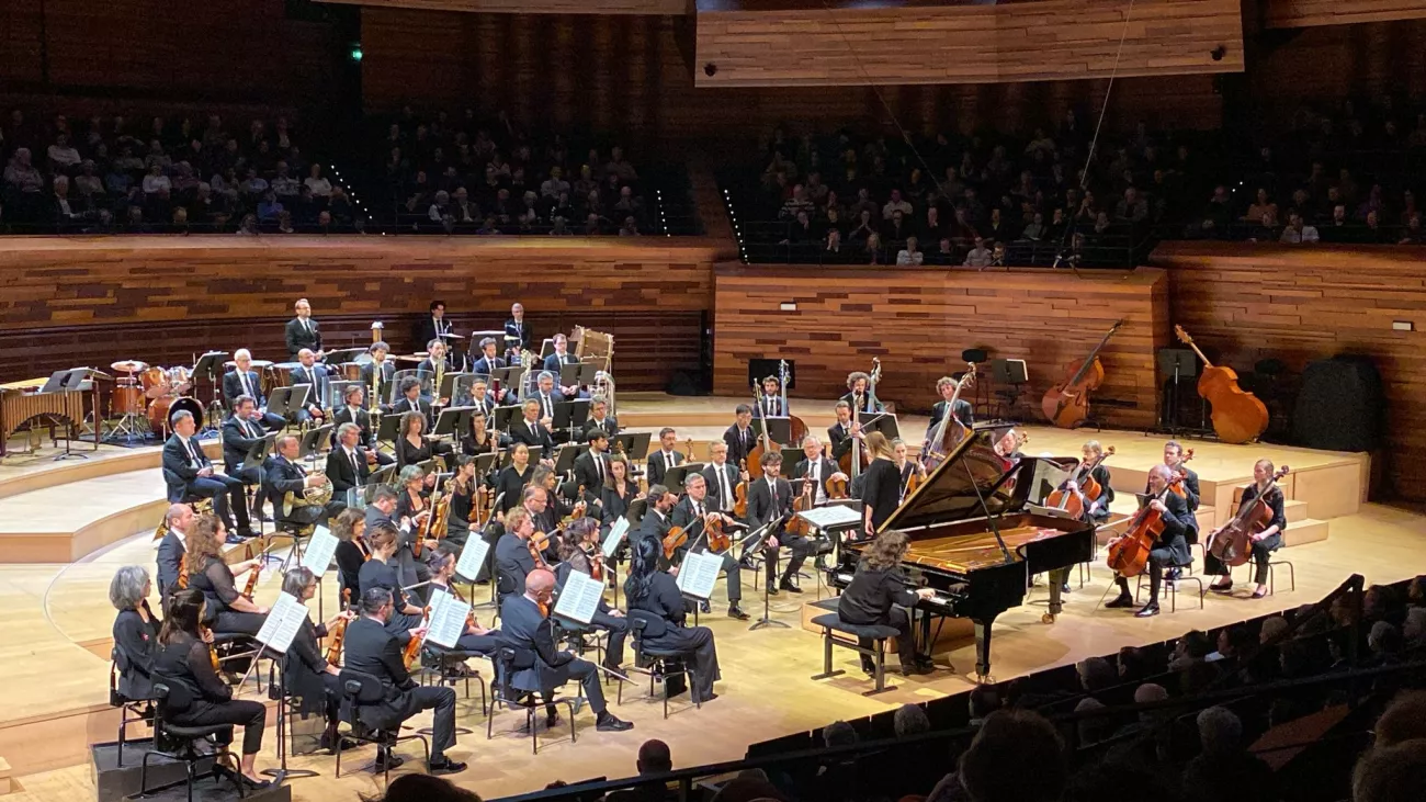 Sidaction 2026 : les musiciens de l'Orchestre Philharmonique de Radio France portent le ruban rouge