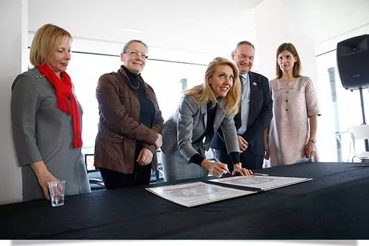 Signature de la charte LGBT+ de l'Autre Cercle